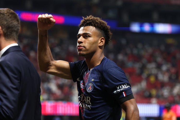 在正式比赛中，巴黎圣日耳曼在杜埃破门的情况下保持全胜