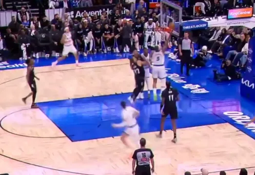 leyu团队-班凯罗快攻反击强硬上篮打进，个人首节5投4中砍下9分